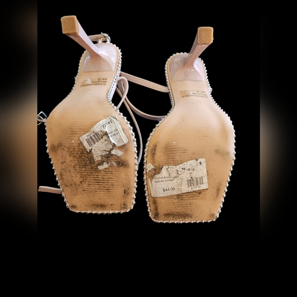 Elegant Nude Stiletto Heels - Picture 4 of 11